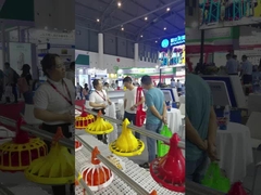 Thiết bị nạp gia cầm tự động với lượng cho ăn 1-99g Chất liệu nhựa